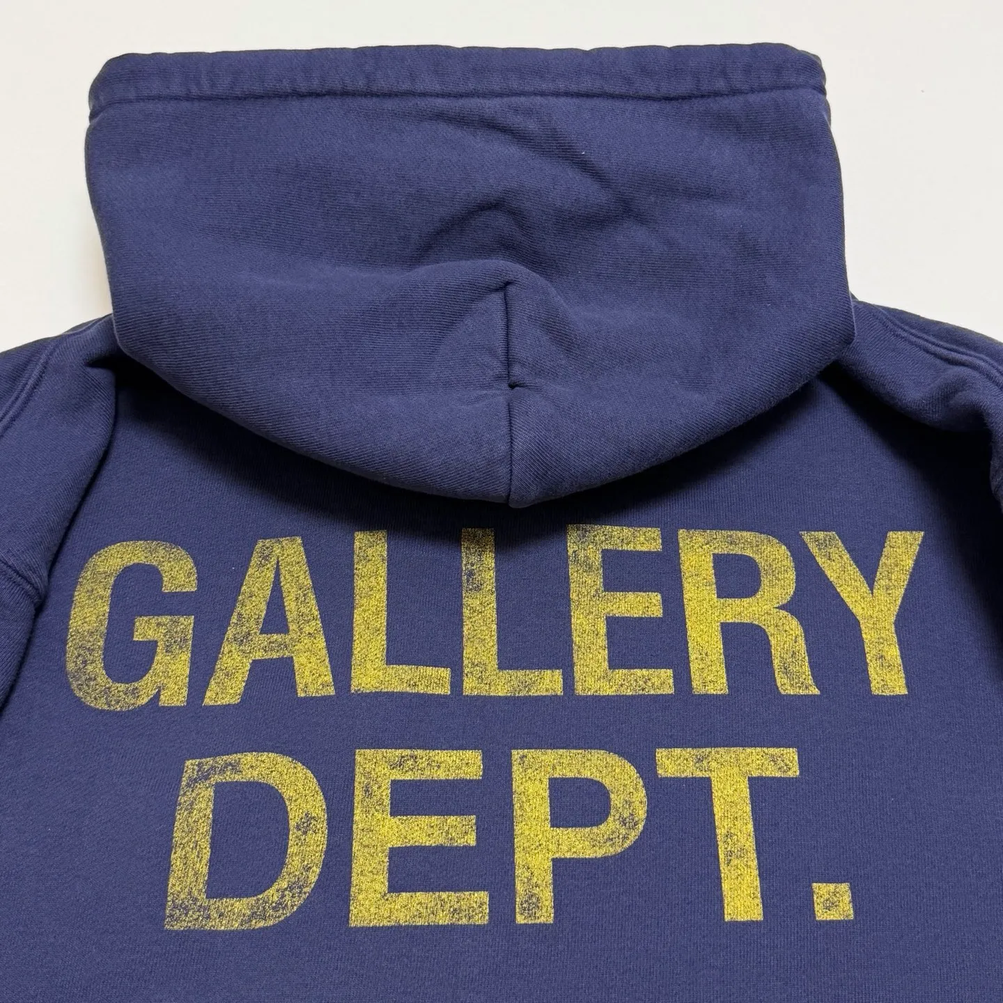 GALLERY DEPT. PAINT LOGO HOODIE/Vintage Navy Purple English graffiti distressed hoodie Purple S-XL Front panel GD ENGLISH logo Enlarged back logo Ready-to-wear belt printed with wash and distressed Made with faded distressed texture There is "Art on Display" pattern patch on the cuffs All painted by old craftsmen with splashes of ink Original mold opening Fabric custom woven and dyed Perfect reproduction of the correct version